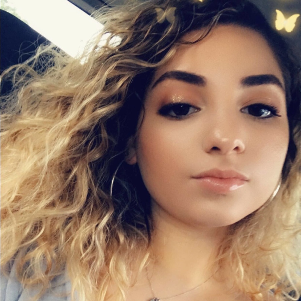 Meet your Posher, Hannah